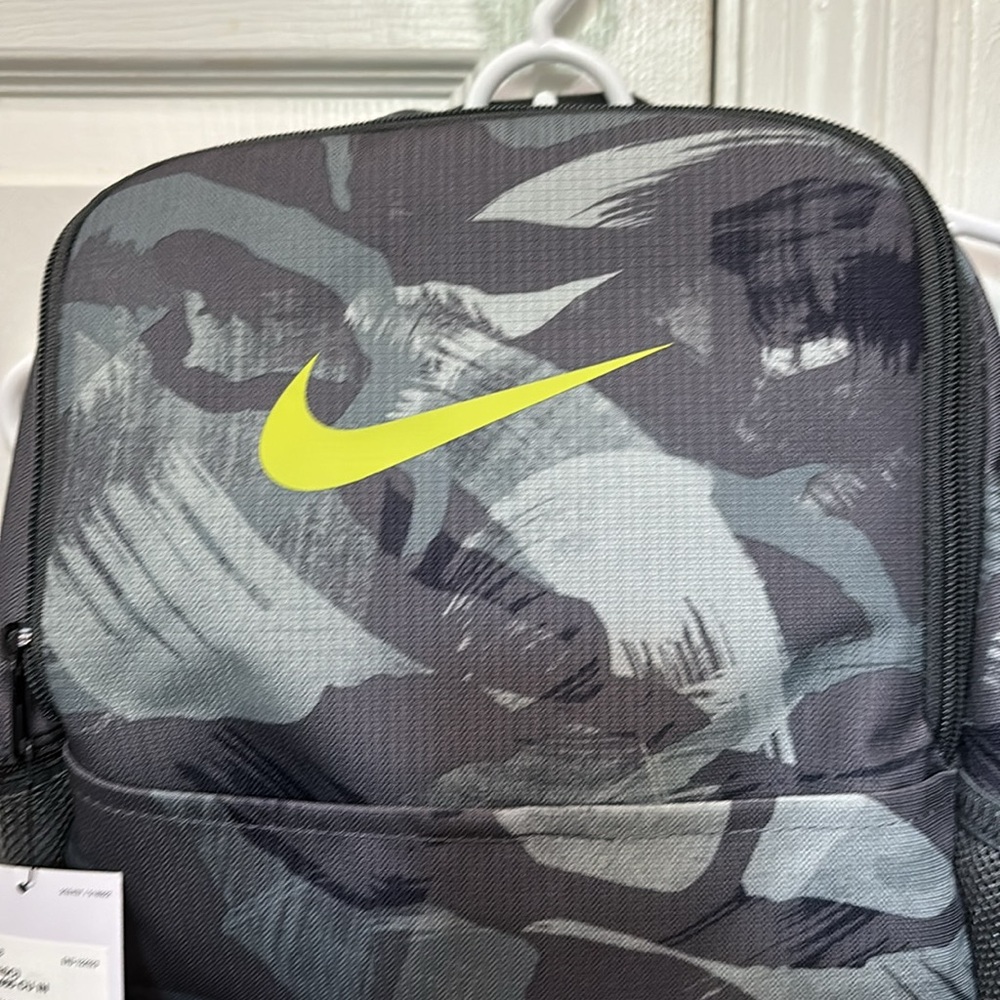 Nike Brasilia Medium 24L Training Backpack Green Camouflage DR6110-068 NWT - Picture 3 of 6
